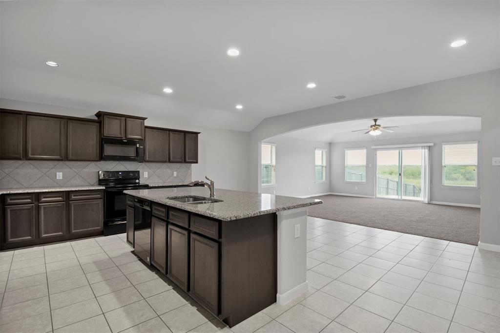 5100 Royal Springs Drive Property Photo 11