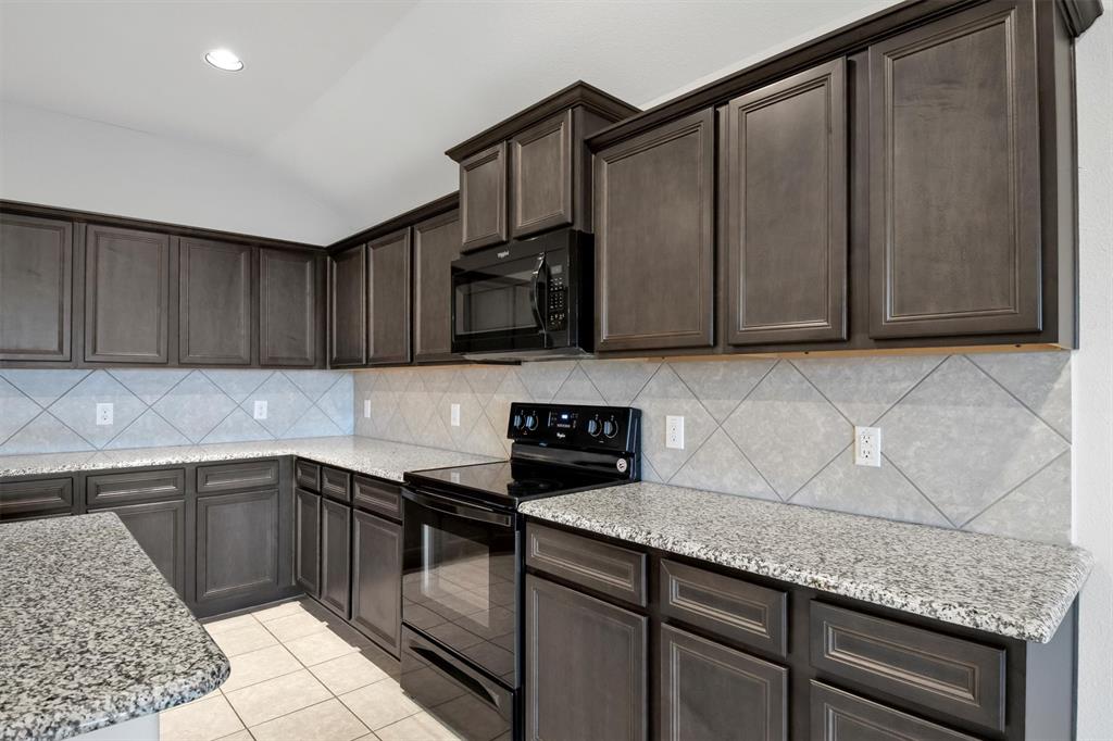 5100 Royal Springs Drive Property Photo 14