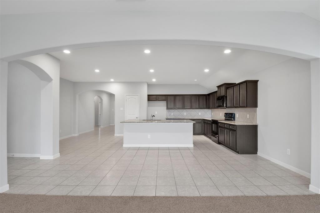 5100 Royal Springs Drive Property Photo 15