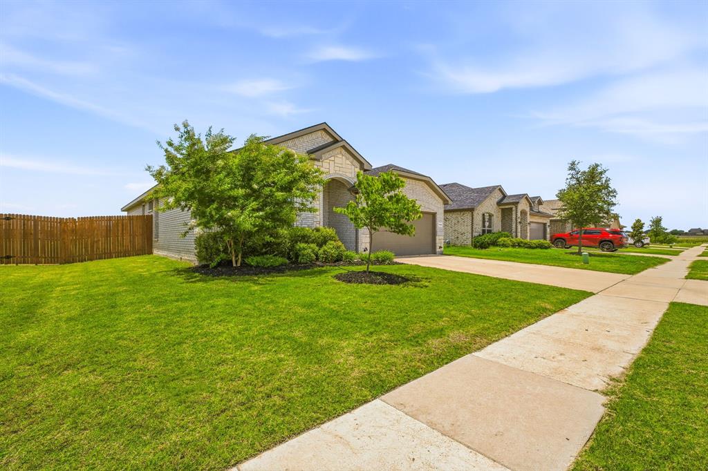 1106 Burlingame Drive Property Photo 4