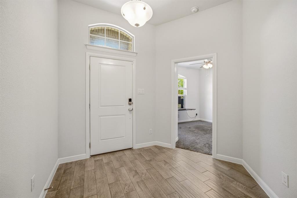 1106 Burlingame Drive Property Photo 5