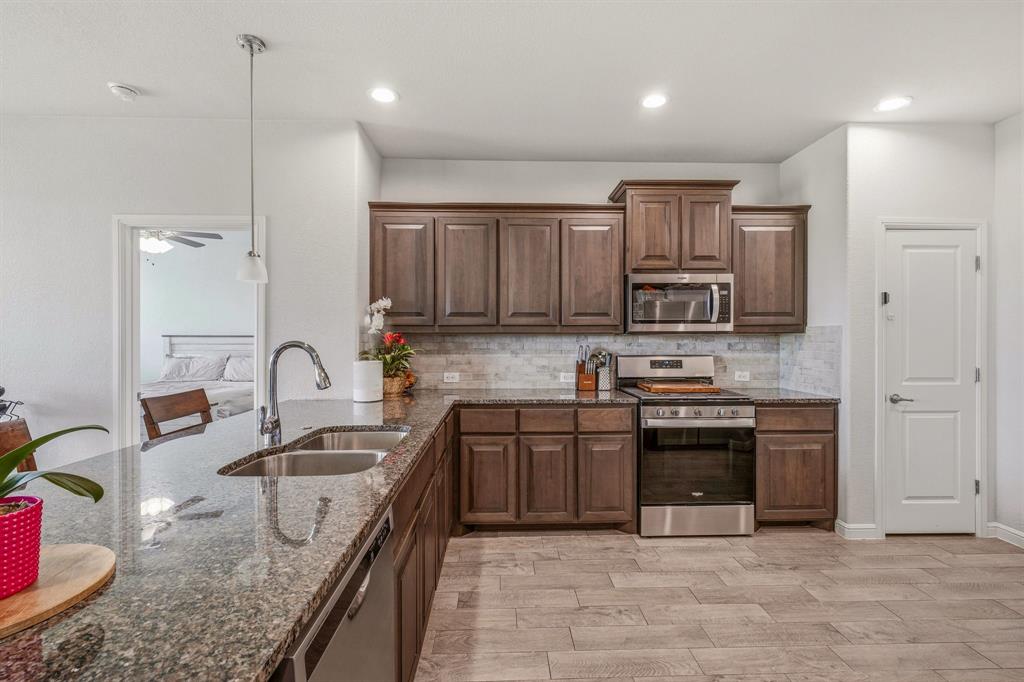 1106 Burlingame Drive Property Photo 10