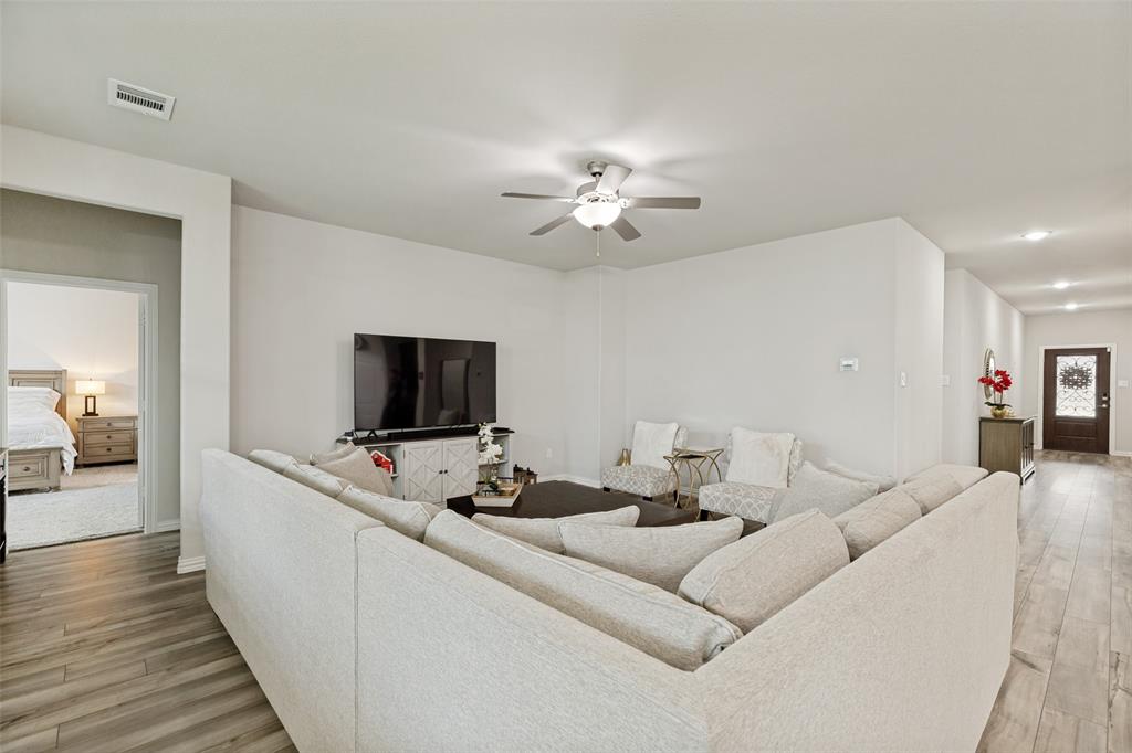 1209 Kirkdale Drive Property Photo 5