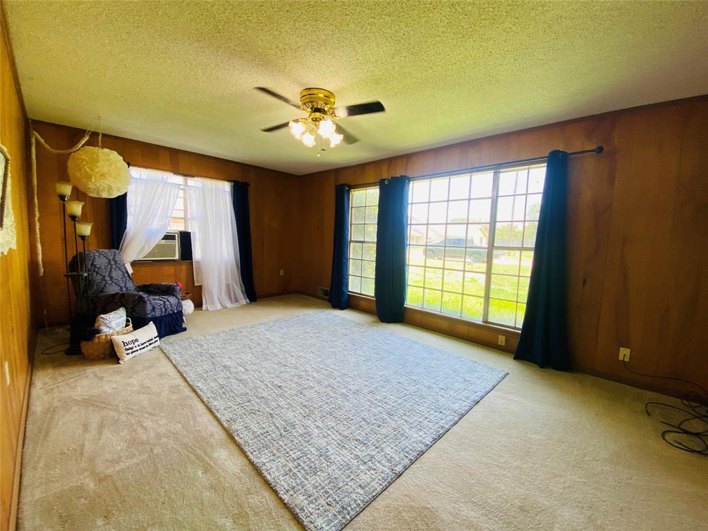 661 S 11th Avenue Property Photo 6