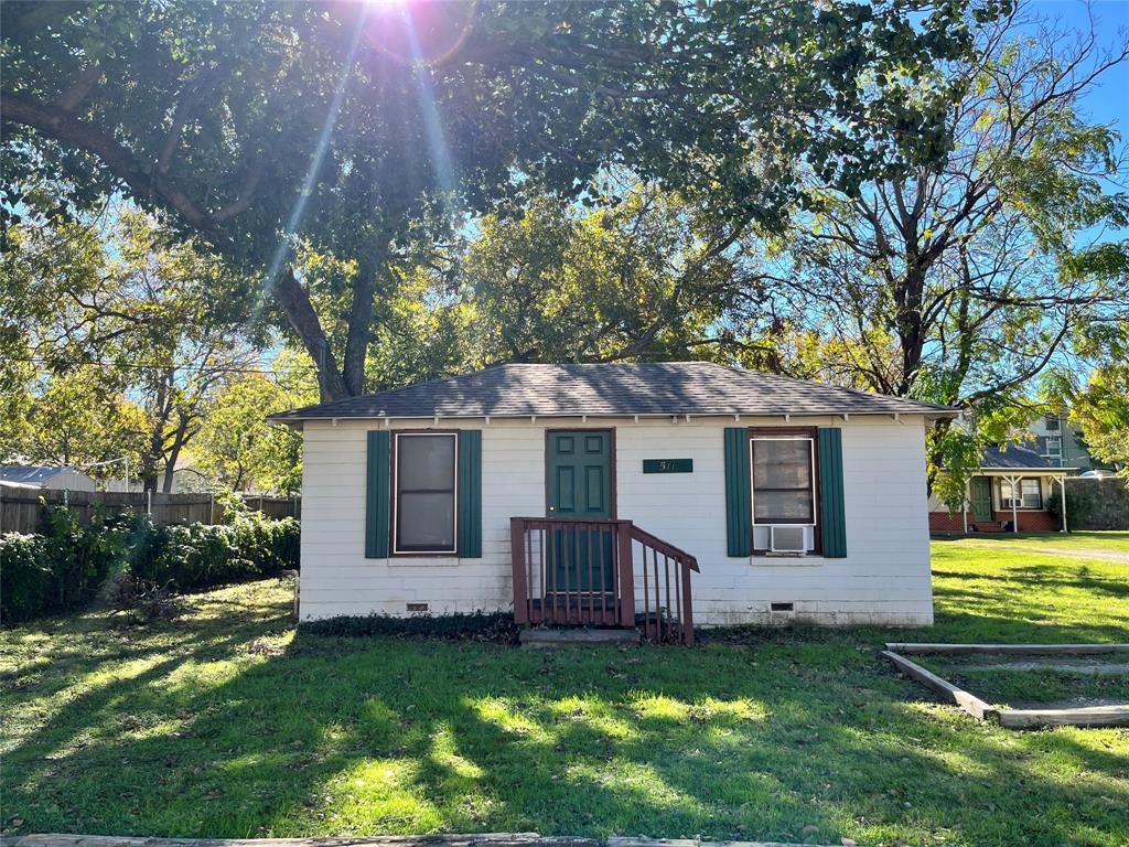 511 W Collins Street Property Photo 1