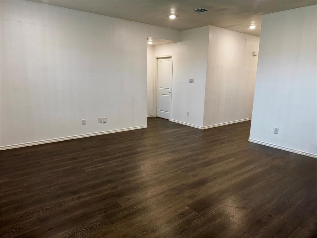 4325 Pyramid Drive Property Photo 4