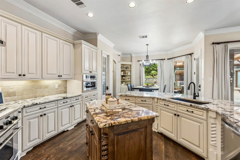 114 Yorkshire Drive Property Photo 8
