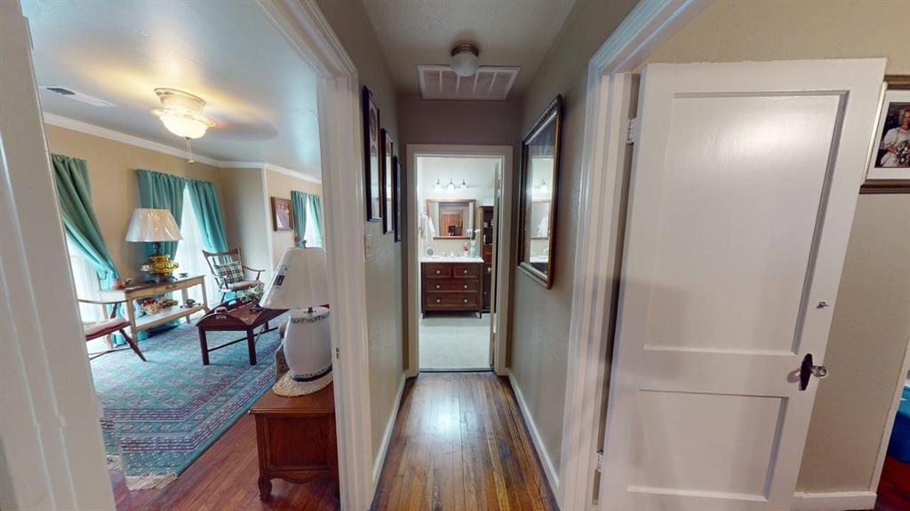 1701 S High Property Photo 10