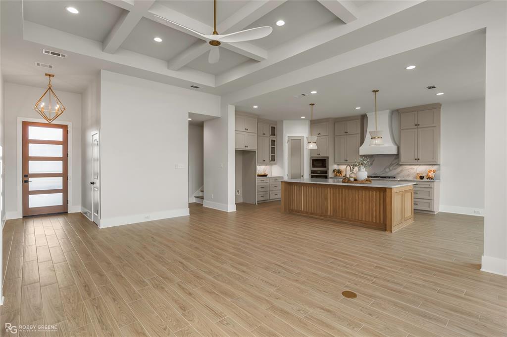 612 Danube Circle Property Photo 4