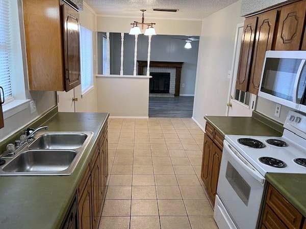 806 Phillips Drive Property Photo 10