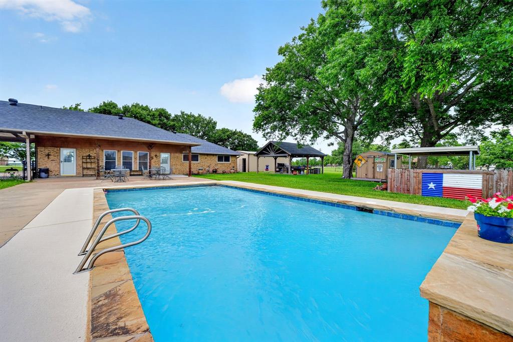 16810 Valley View Property Photo 2