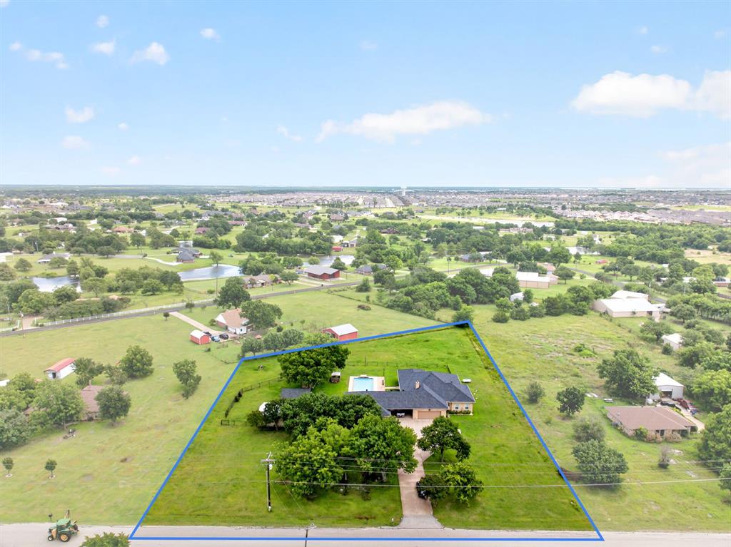 16810 Valley View Property Photo 3