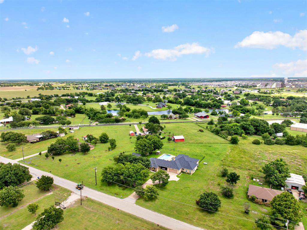 16810 Valley View Property Photo 4