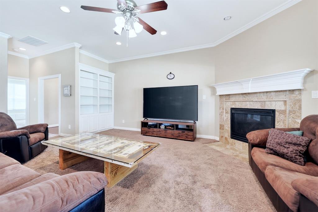 16810 Valley View Property Photo 5
