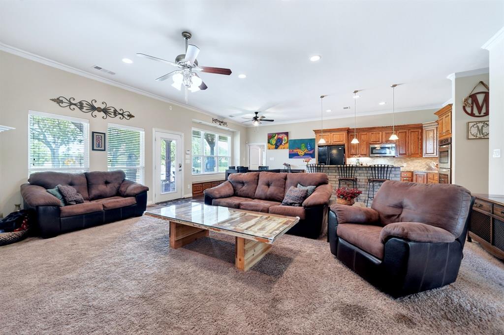 16810 Valley View Property Photo 6