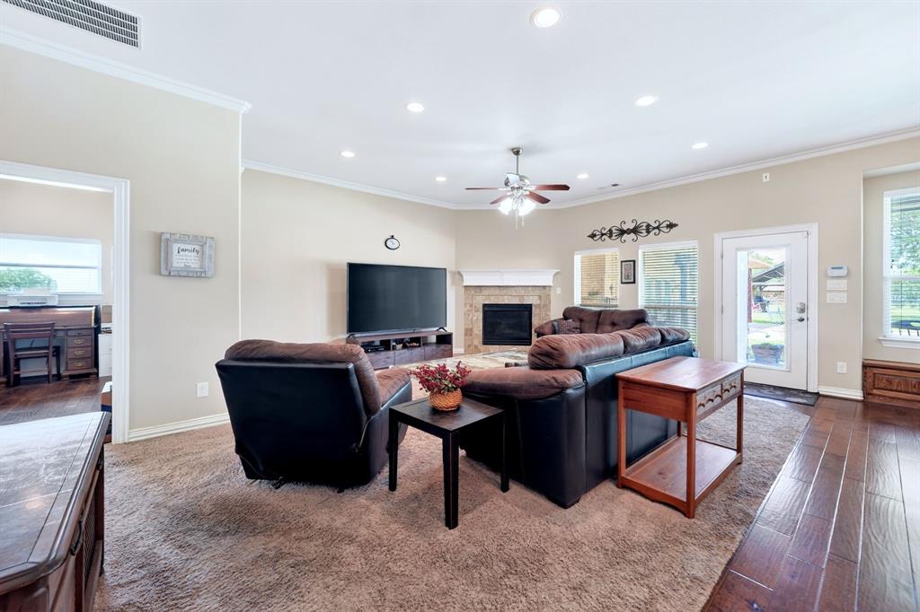 16810 Valley View Property Photo 7