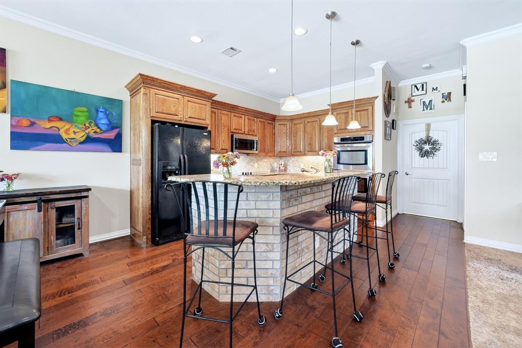 16810 Valley View Property Photo 9
