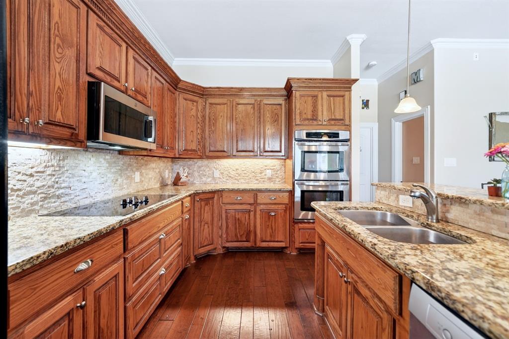 16810 Valley View Property Photo 10