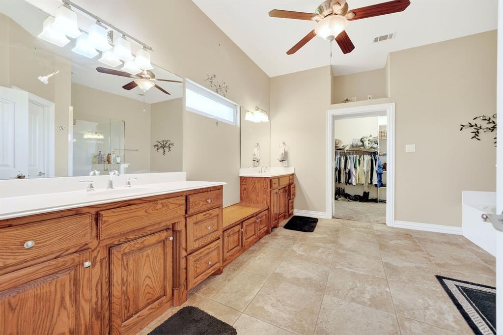 16810 Valley View Property Photo 17