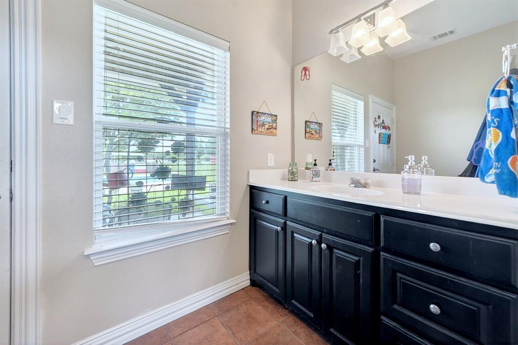 16810 Valley View Property Photo 25