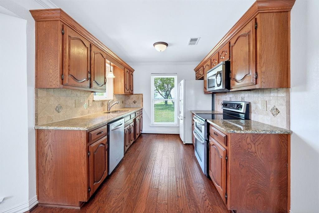16810 Valley View Property Photo 28