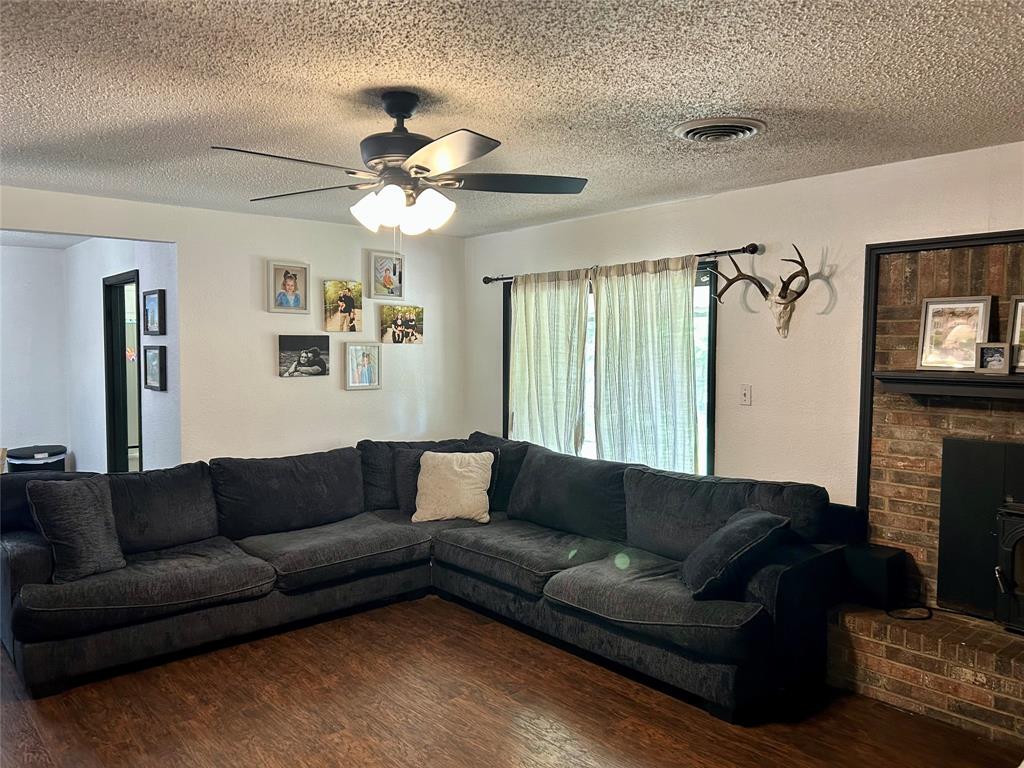 285 N Avenue B Property Photo 4