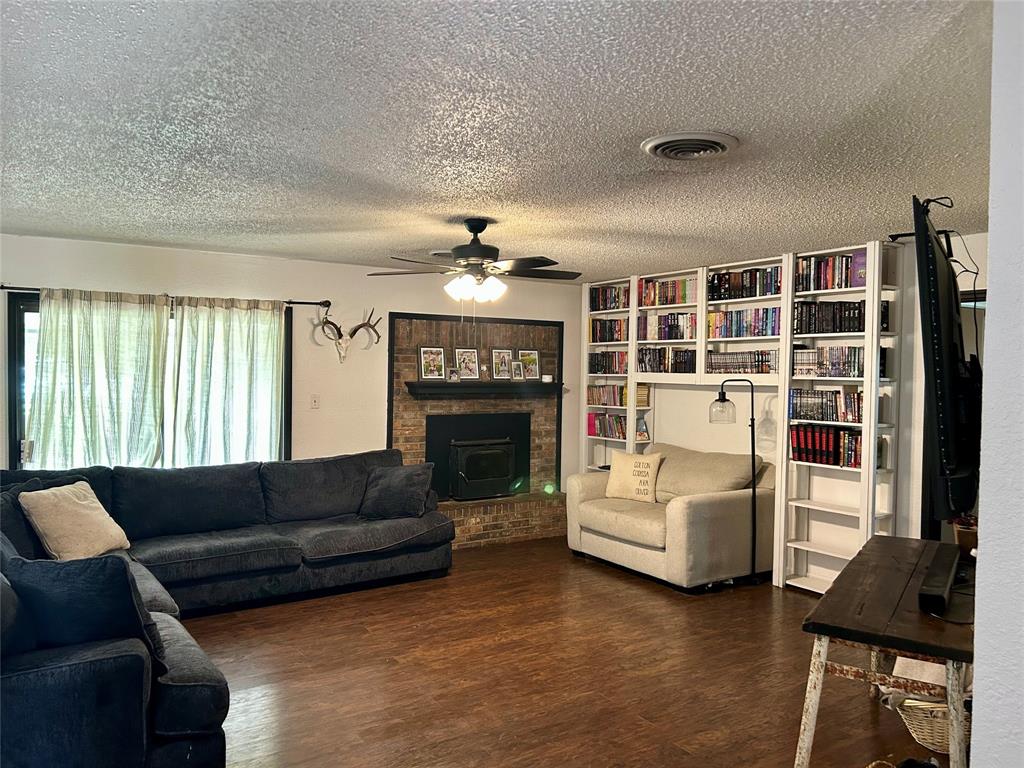 285 N Avenue B Property Photo 5