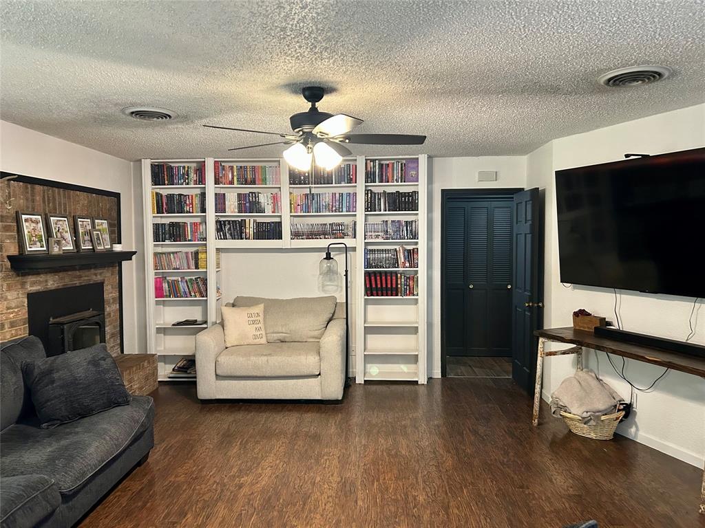 285 N Avenue B Property Photo 6