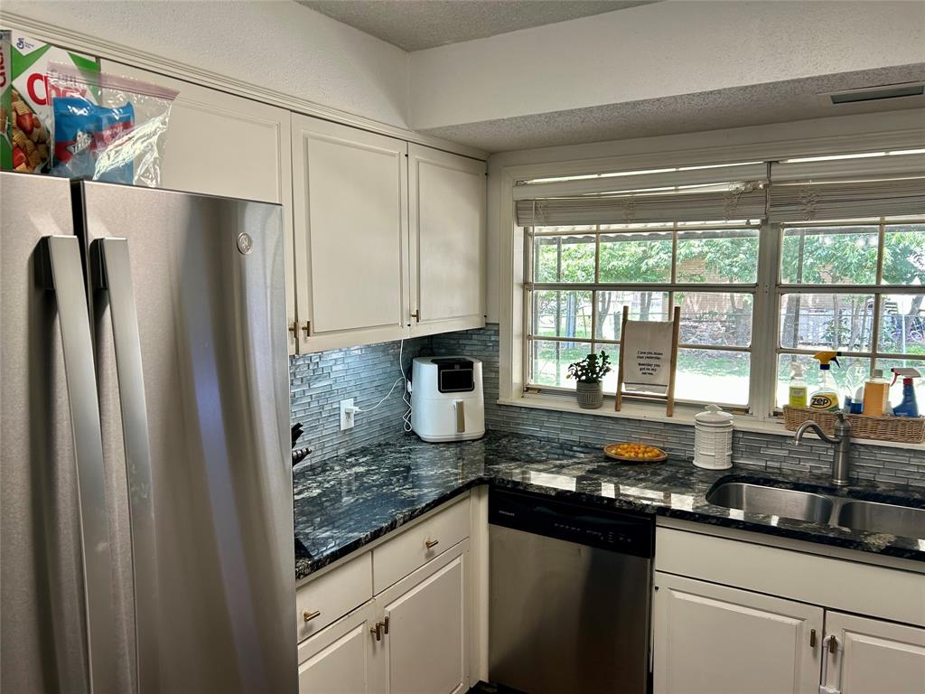 285 N Avenue B Property Photo 8