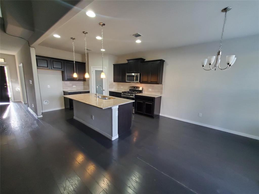 1913 Edgewater Drive Property Photo 4