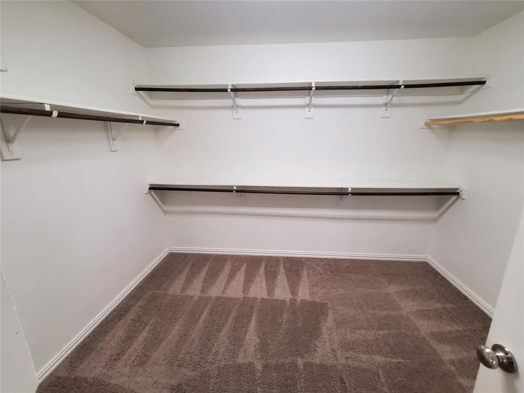 1913 Edgewater Drive Property Photo 11