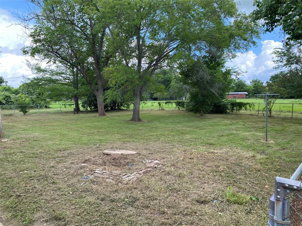 416 Fort Bend Drive Property Photo 5