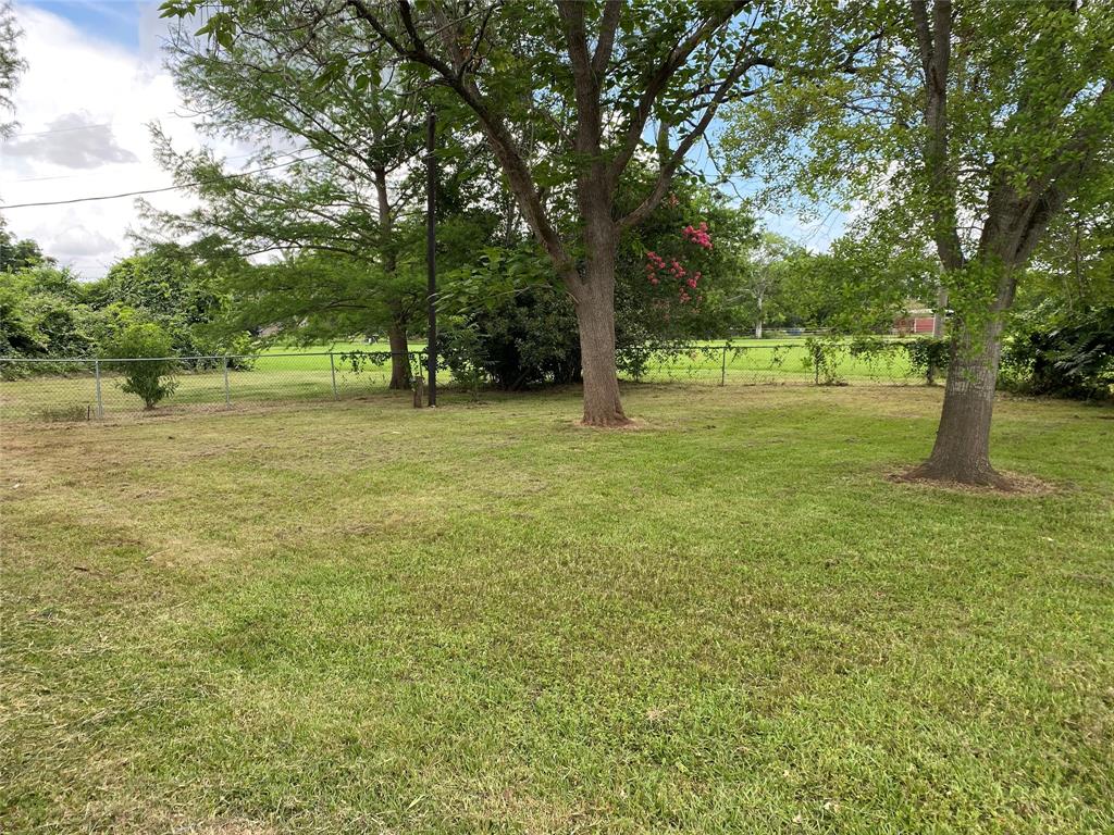 416 Fort Bend Drive Property Photo 6