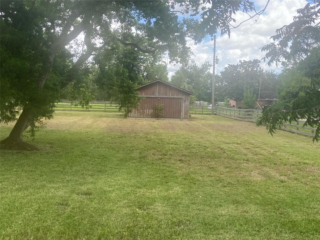 416 Fort Bend Drive Property Photo 7