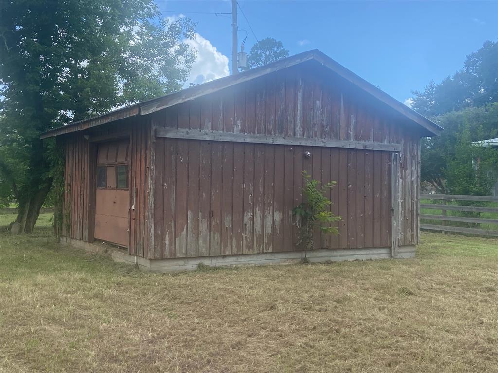 416 Fort Bend Drive Property Photo 8