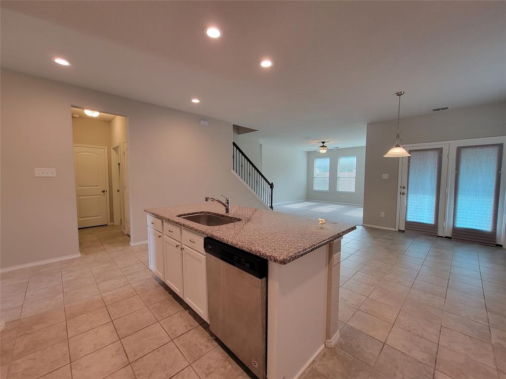 4725 Redbud Drive Property Photo 3