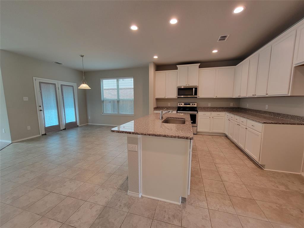 4725 Redbud Drive Property Photo 5
