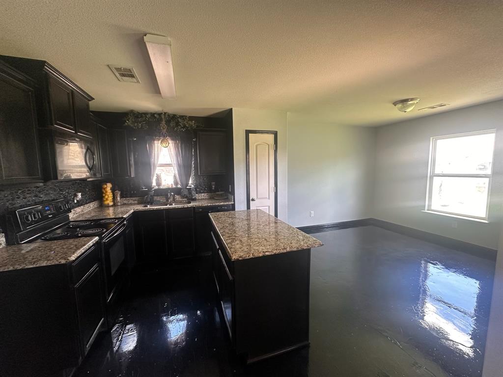 2109 Old Harbor Way Property Photo 2