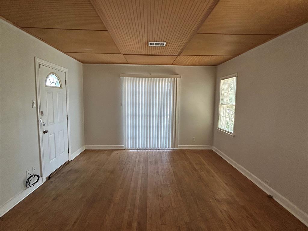 640 E Pleasant Run Road Property Photo 3