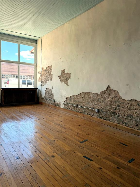 8706 W Us Highway 377 Property Photo 4