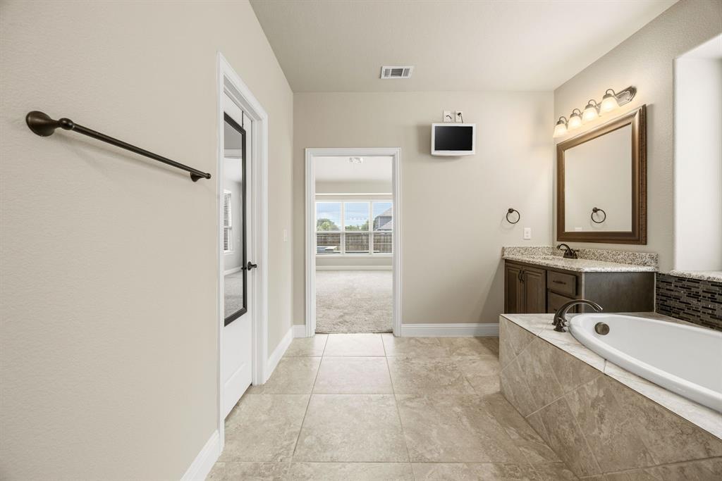 1116 Wedgewood Drive Property Photo 3