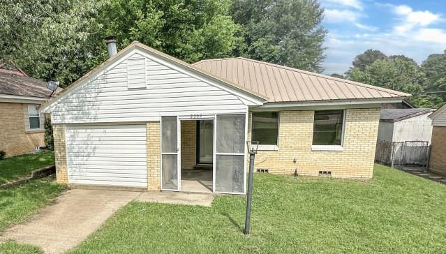 2302 N Akin Street Property Photo 1