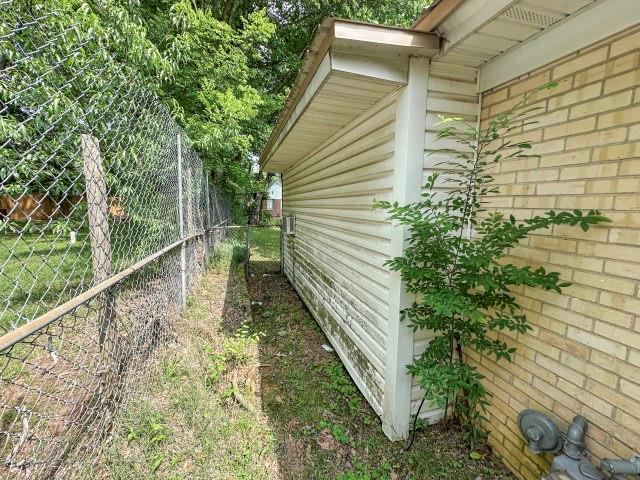 2302 N Akin Street Property Photo 2