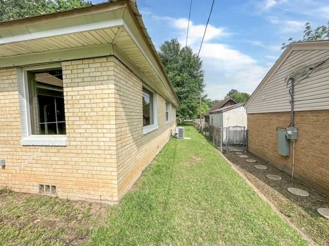 2302 N Akin Street Property Photo 3