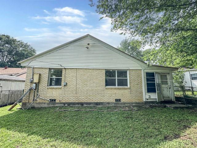2302 N Akin Street Property Photo 4
