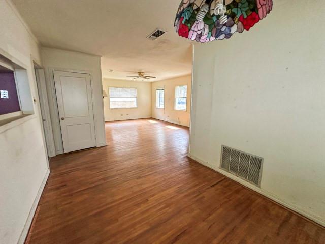 2302 N Akin Street Property Photo 8