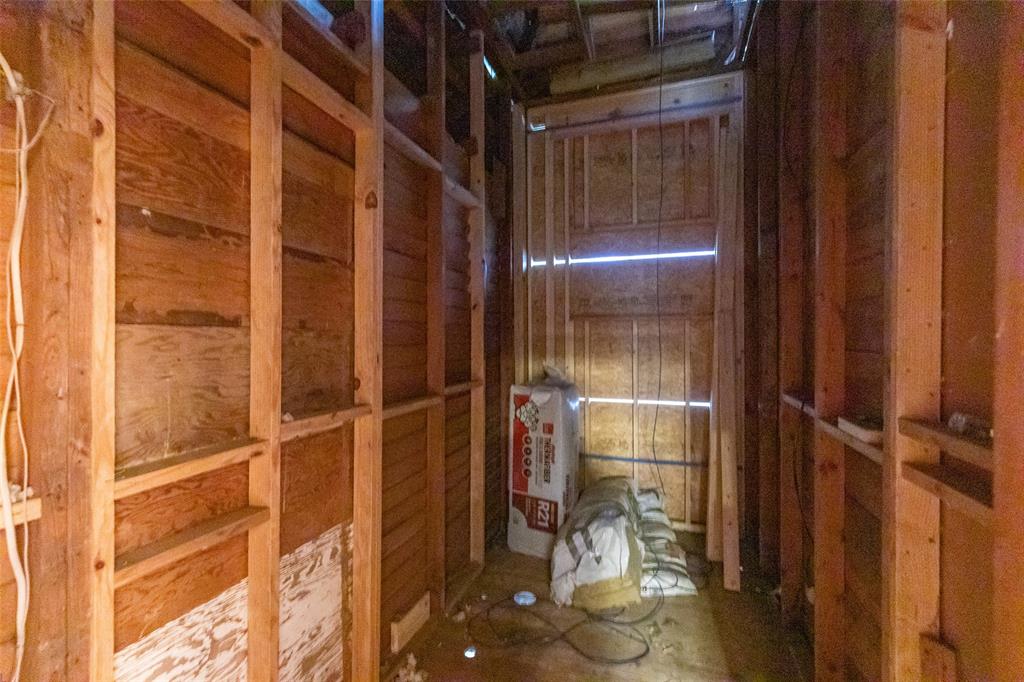 601 W 3rd Street Property Photo 25