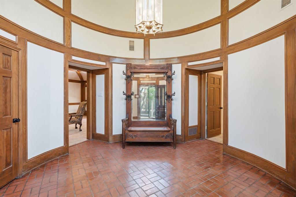 9435 Spring Hollow Drive Property Photo 11
