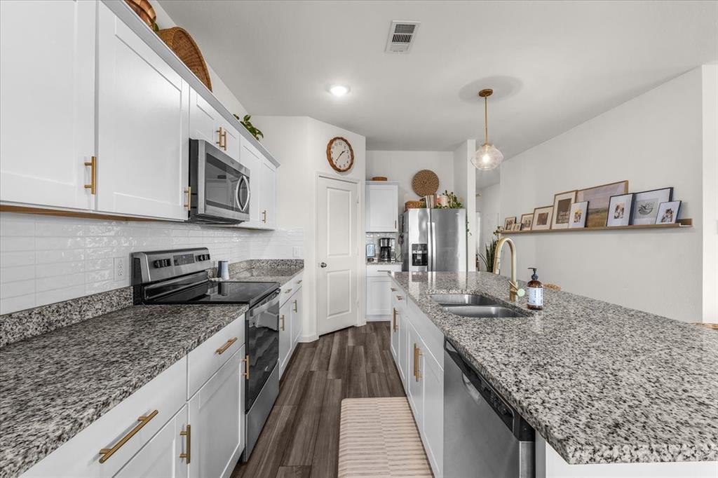 1537 Shadow Hawk Drive Property Photo 13