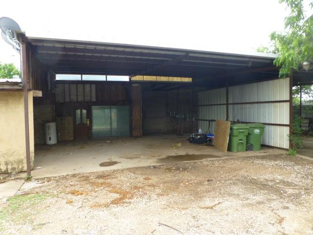 619 N Avenue A Property Photo 4